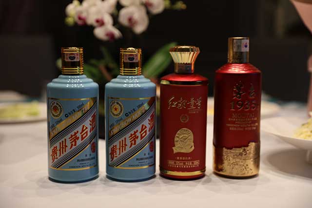 为什么酱香白酒不用透明的瓶子？ 