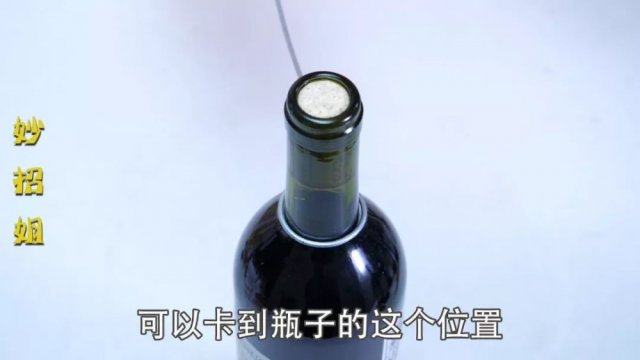 为什么有的红酒是铁盖「红酒瓶口为什么有孔」 